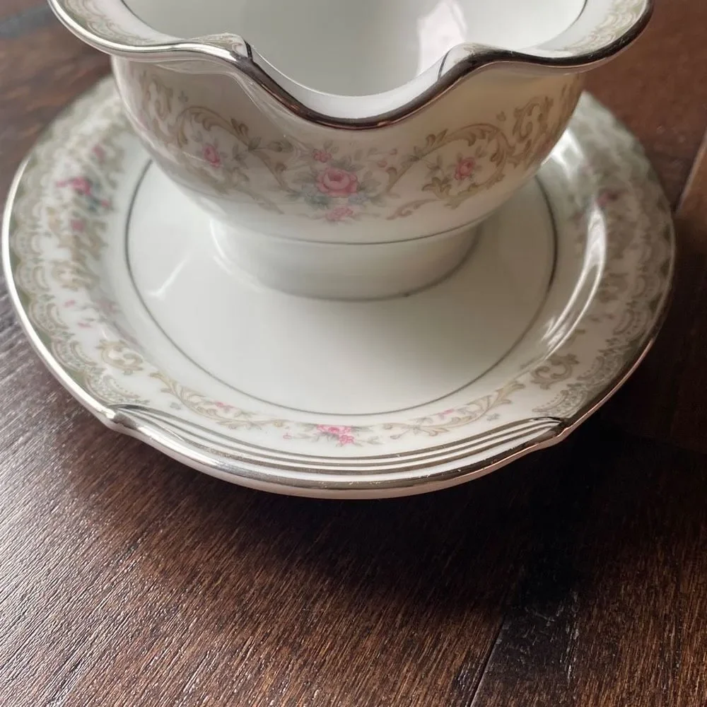 Noritake Edgewood China gravy boat Vintage floral rose platinum trim attached un